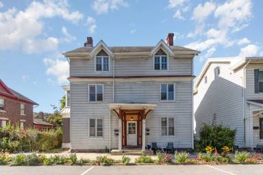 Main picture of 149 N 2nd St