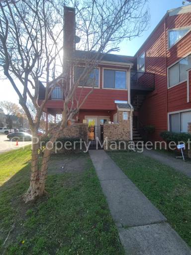 Main picture of 9825 Walnut St