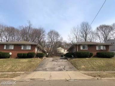 Main picture of 2921 Hoover Ave