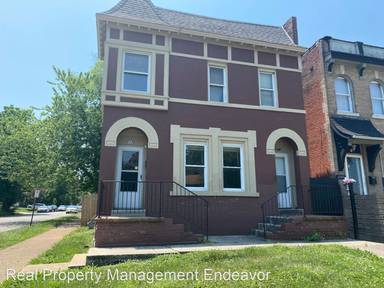 Main picture of 6036 Maple Ave