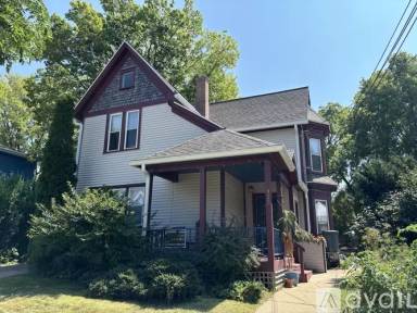 Main picture of 939 Jenifer St