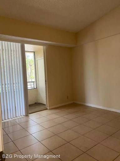 Main picture of 821 Lyons Rd