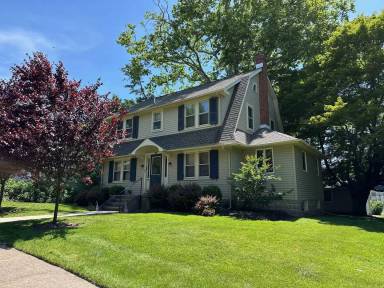 Main picture of 194 Shewell Ave