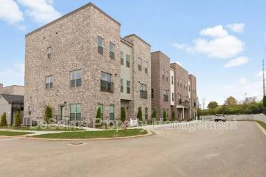 Main picture of 203 Folsom Pass