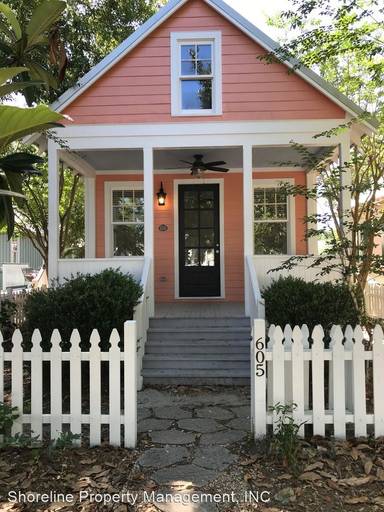 Main picture of 605 Cottage Square Ln
