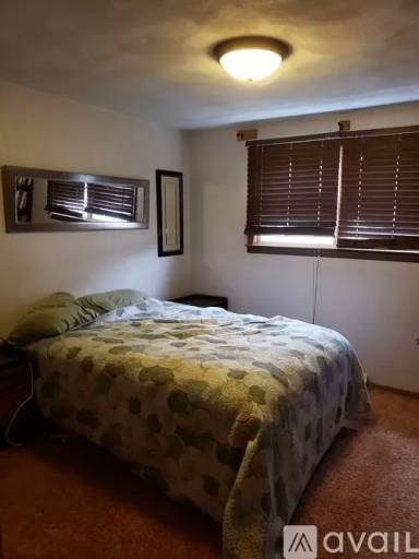 Main picture of 740 Greenwich Ave