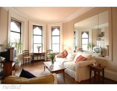 Main picture of 271 Dartmouth St