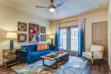 Main picture of 2500 Montopolis Dr