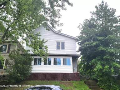 Main picture of 1028 N Webster Ave