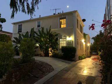 Main picture of 5770 W Olympic Blvd