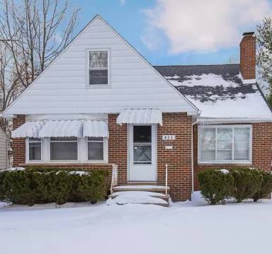 Main picture of 411 E 264th St
