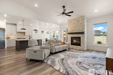 Main picture of 1400 W Tiger Eye St