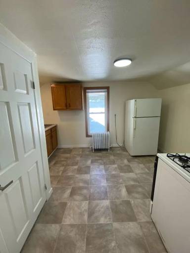 Main picture of 452 W 10th Ave