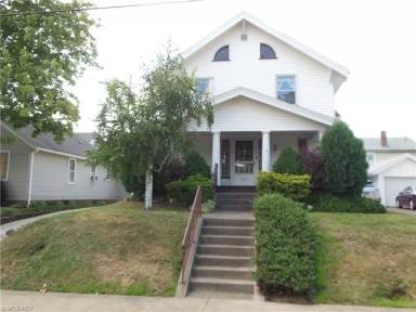 Main picture of 723 Roslyn Ave SW