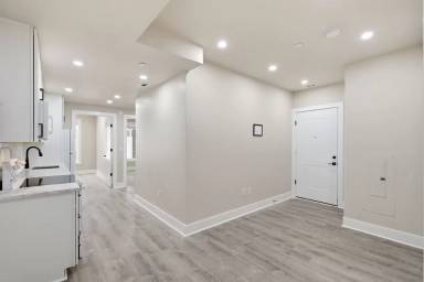 Main picture of 727 16th St NE
