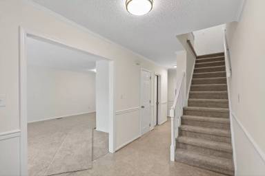 Main picture of 39 W Wainwright Dr