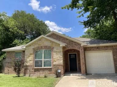 Main picture of 1335 E Waco Ave