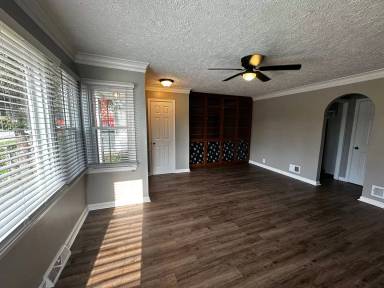 Main picture of 6455 Pacific St