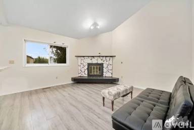 Main picture of 8920 Pioneer Dr