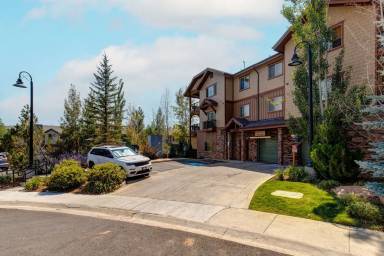 Main picture of 5569 Oslo Ln