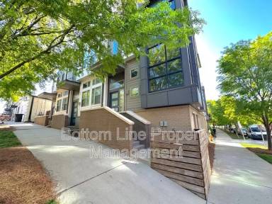 Main picture of 2002 Hawkins St