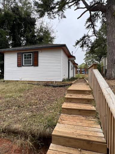 Main picture of 107 Davis St