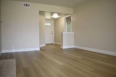 Main picture of 5150 Oak Leaf Ave