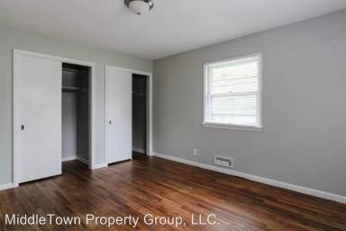 Main picture of 1300 W Beechwood Ave