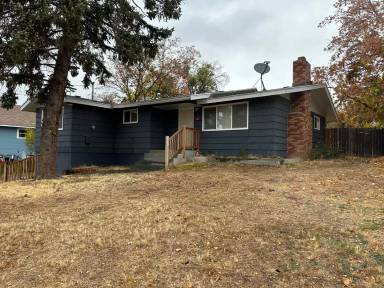 Main picture of 215 W Oregon Ave