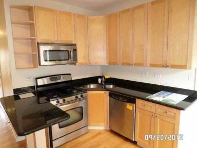 Main picture of 847 E 52nd St