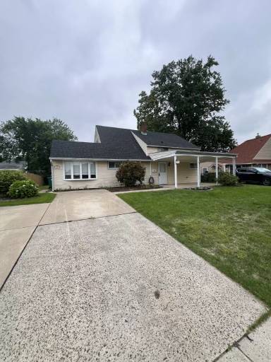 Main picture of 19 Noblewood Ln