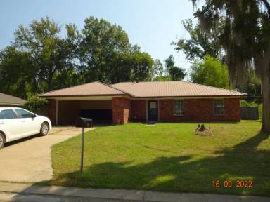 Main picture of 110 Oak Cir