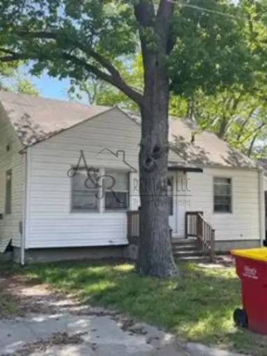 Main picture of 1707 S Walnut St