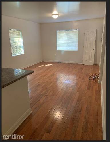Main picture of 471 Orange St SE