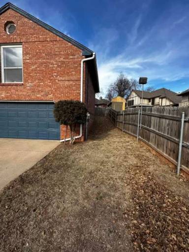 Main picture of 2305 Woodford Way