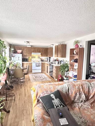Main picture of 1143 E 5th St