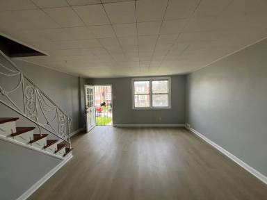 Main picture of 6323 Crafton St