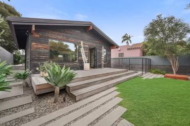 Main picture of 708 Crestmoore Pl