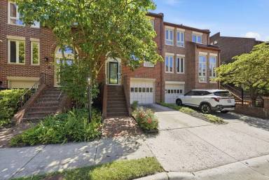 Main picture of 10153 Turnberry Pl