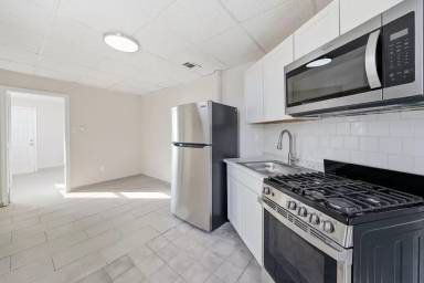 Main picture of 805 W New York Ave