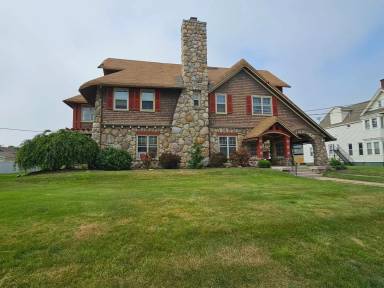 Main picture of 520 W 6th St