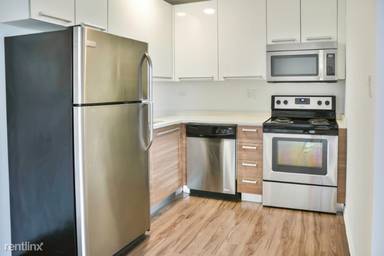 Main picture of 925 W Carmen Ave