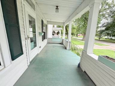 Main picture of 1910 E Taylor St