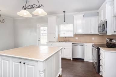 Main picture of 15155 Highway 44