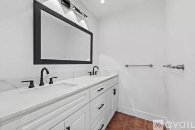 Main picture of 2501 S El Camino Real