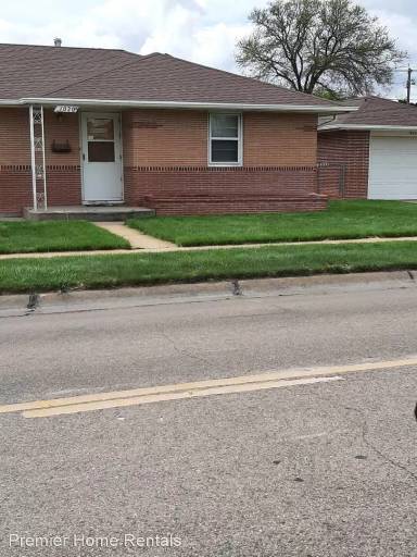 Main picture of 1020 S Willow St