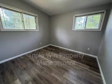 Main picture of 835 Bobbins Ln