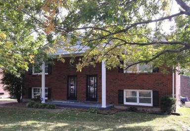 Main picture of 402 Whispering Hills Dr