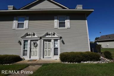 Main picture of 631 Ridge Cir