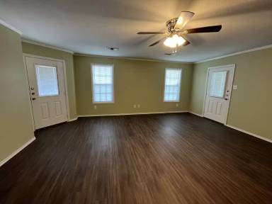 Main picture of 5702 Grinnell St